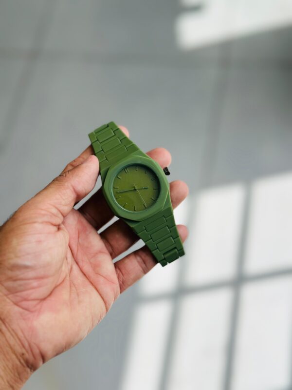 aura watch